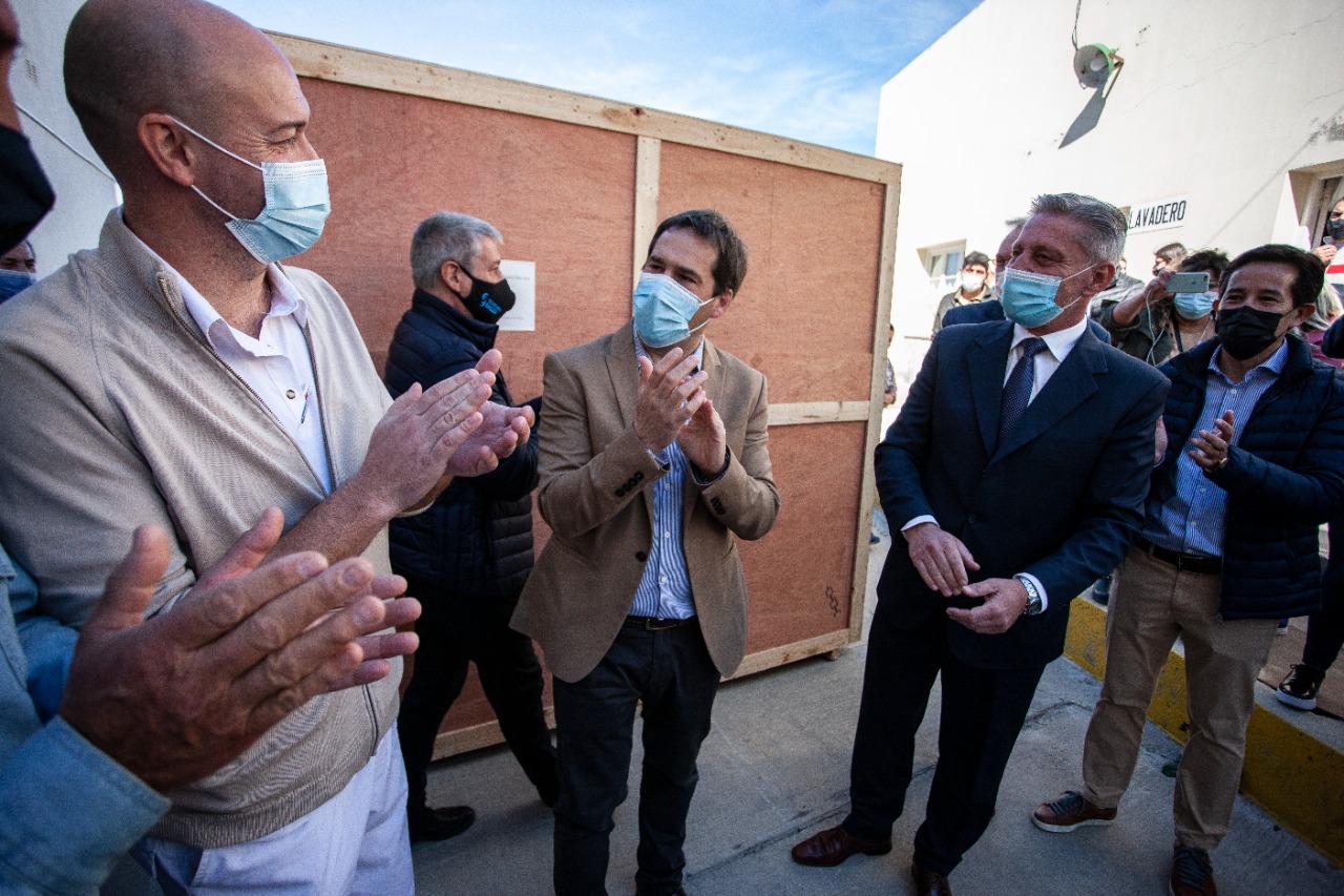 Entrega de tomógrafo Hospital Alvear